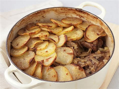  Lancashire Hotpot - Kermaisen täyteläinen ja piurusti herkullinen brittiläinen klassikko!